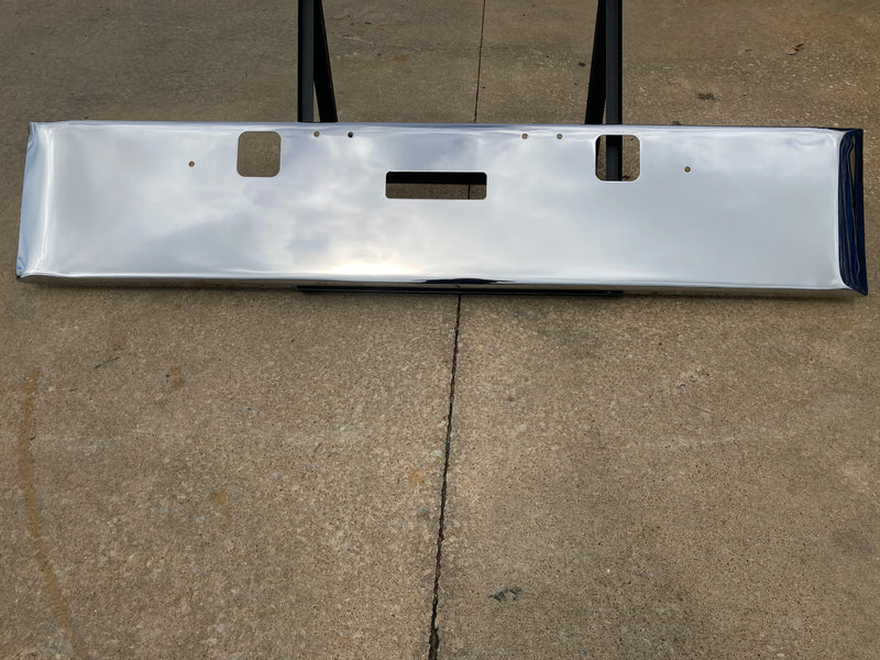 Freightliner Classic 2002+ chrome bumper with two tow hook holes, standard mounting holes - NO FOG LIGHT HOLES