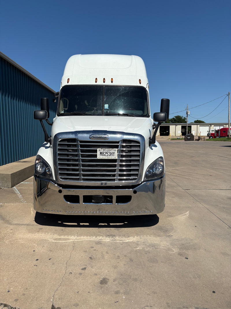 Freightliner Cascadia 2008-2017 22" chrome wraparound bumper w/43 bullseye light holes