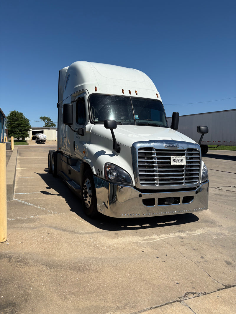 Freightliner Cascadia 2008-2017 22" chrome wraparound bumper w/43 bullseye light holes