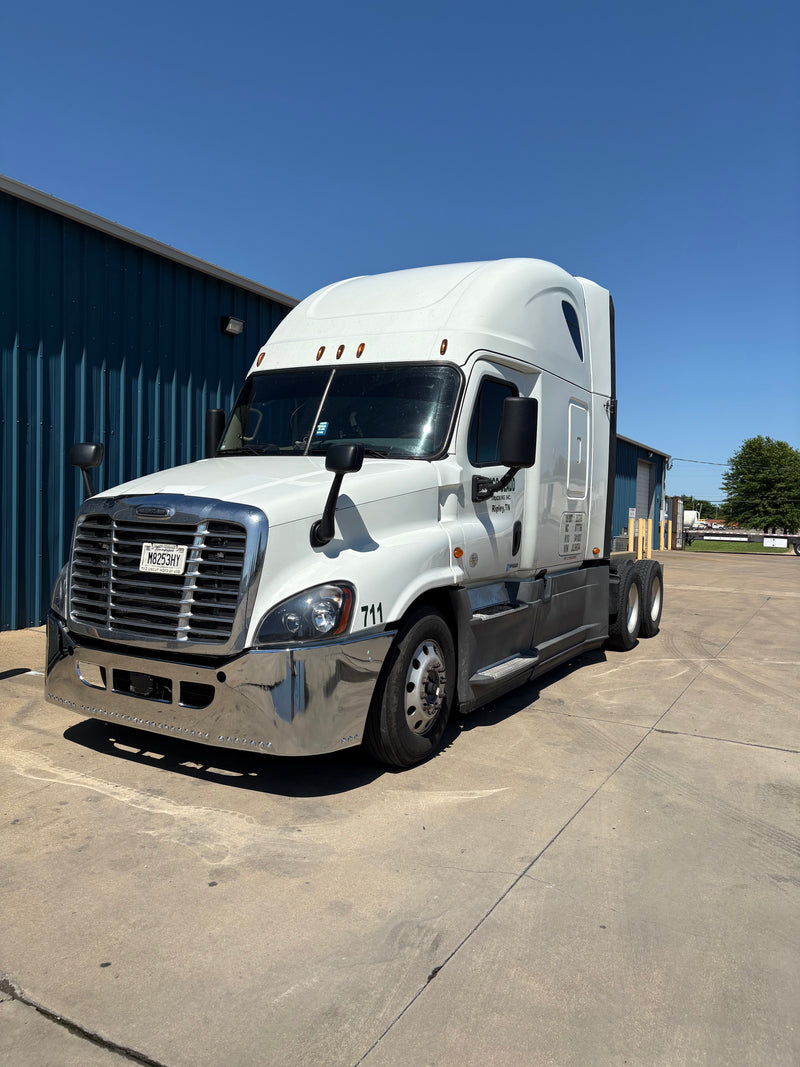 Freightliner Cascadia 2008-2017 22" chrome wraparound bumper w/43 bullseye light holes