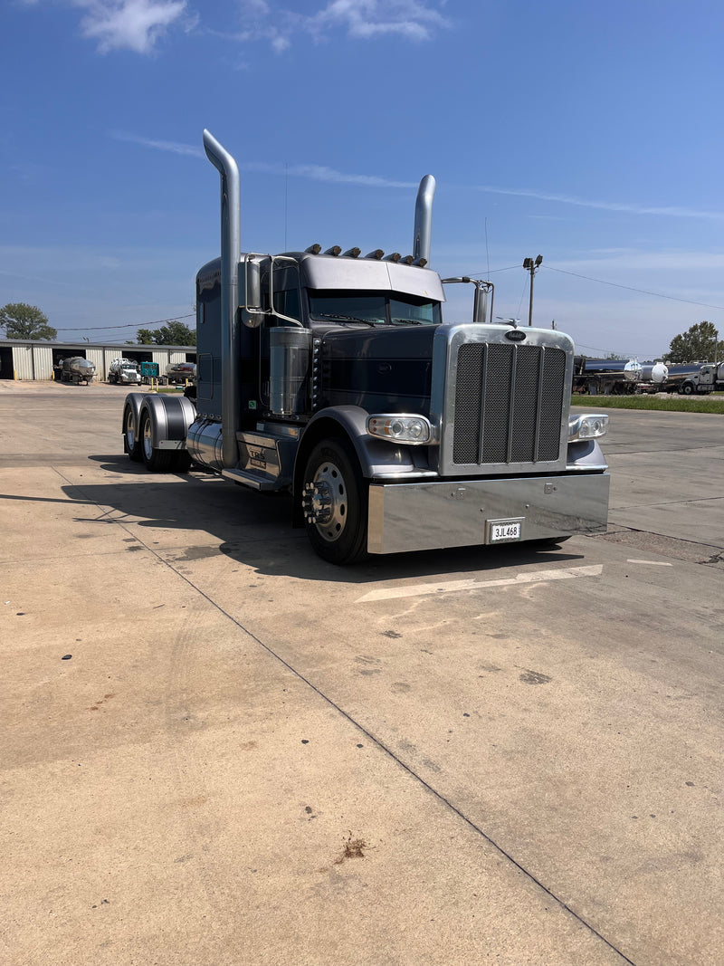 Peterbilt 389 chrome bumper with standard tow & mounting holes