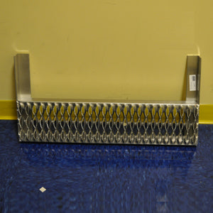 Peterbilt 379  aluminum cab entry 31" tool/battery box bottom step