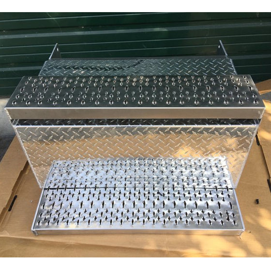 Peterbilt 31" diamond plate aluminum battery box w/perforated step