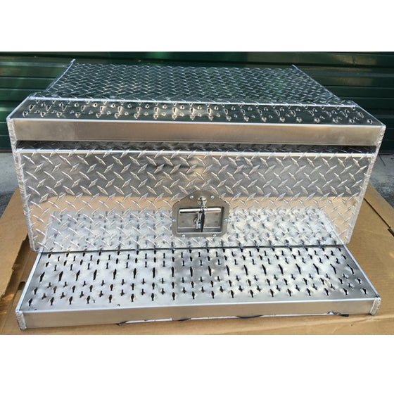 Peterbilt 31" diamond plate aluminum tool box w/perforated step