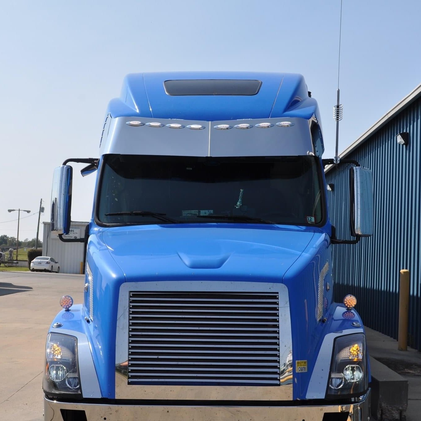 Volvo VN670 / 730 / 780 high roof 2003+ 17