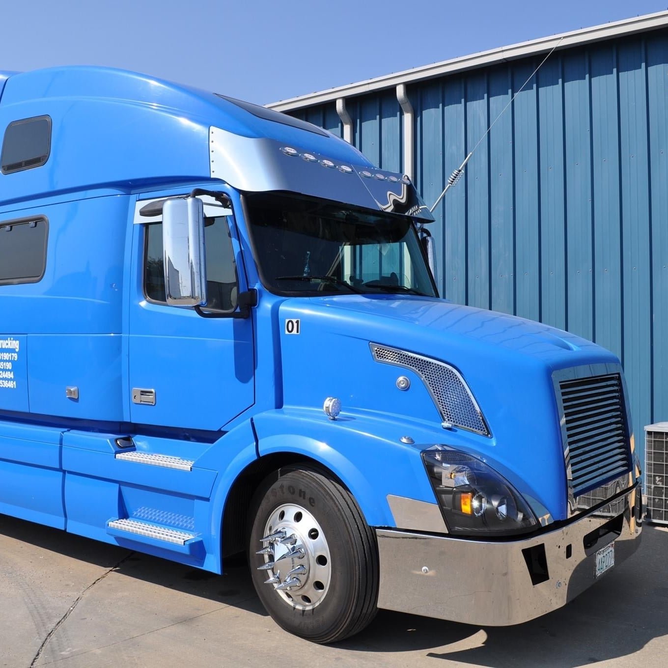 Volvo VN670 / 730 / 780 high roof 2003+ 17