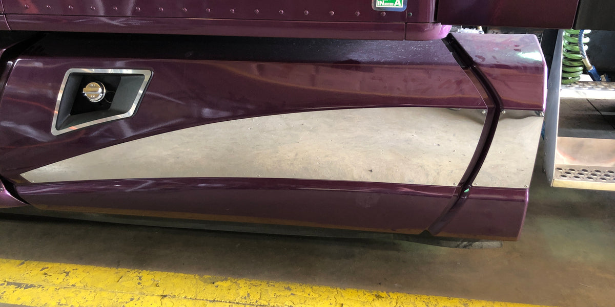 Kenworth T660/T680 curved fuel tank fairing trims - 2 pieces