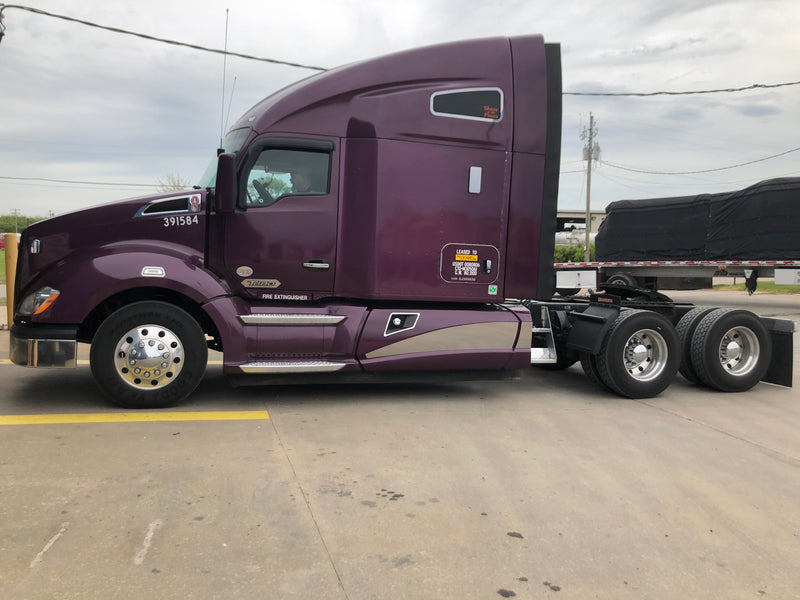 Kenworth T660/T680 curved fuel tank fairing trims - 2 pieces