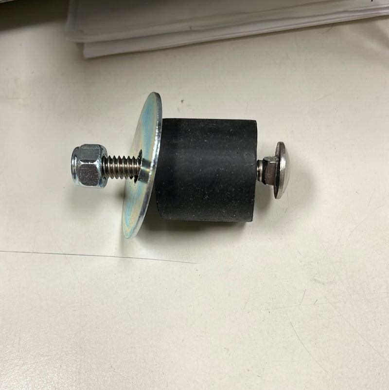 Freightliner Classic/FLD grill isolator