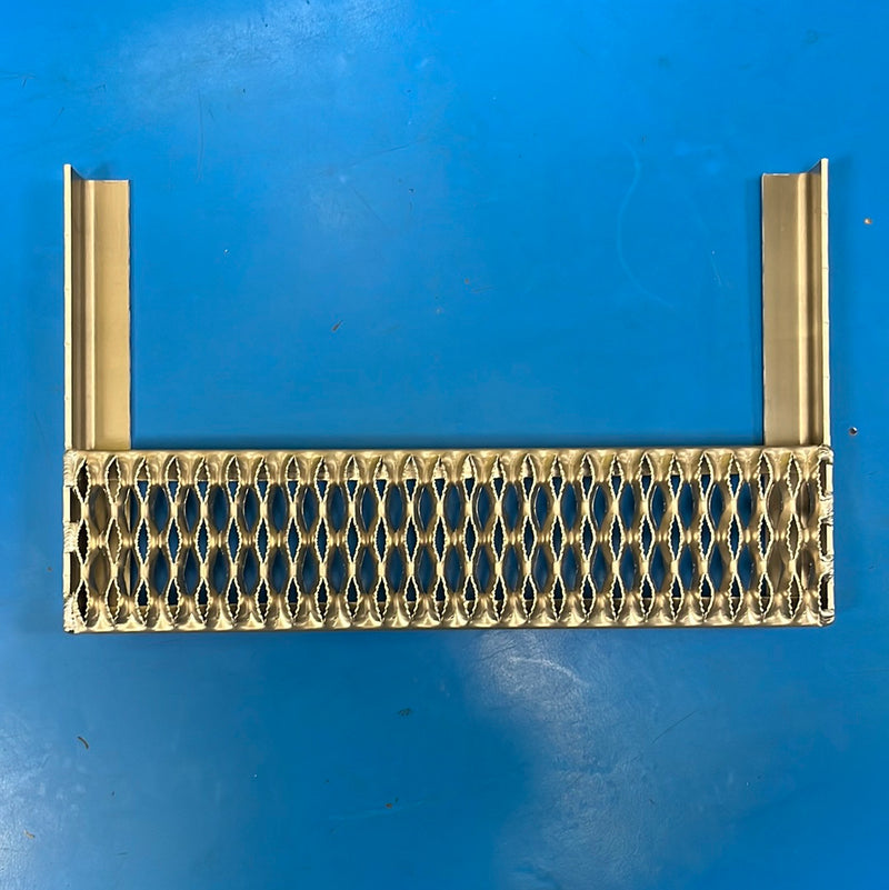 Peterbilt 379  aluminum cab entry 31" tool/battery box bottom step