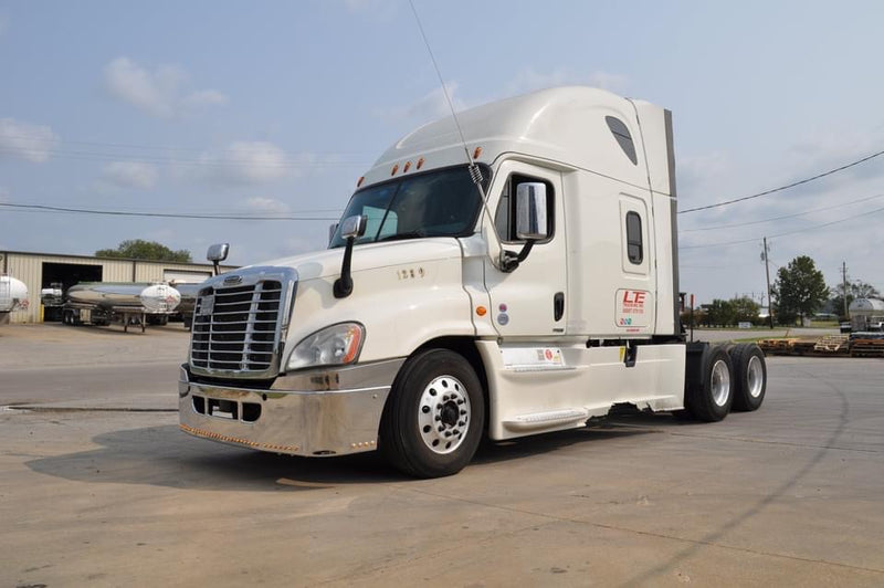 Freightliner Cascadia 2008-2017 22" chrome wraparound bumper w/43 bullseye light holes